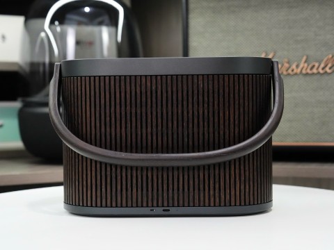 Loa B&O Beosound A5 - Dark Oak (Like New)
