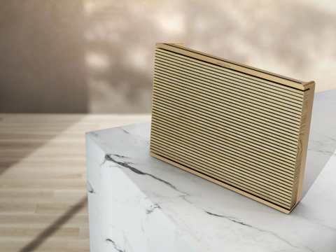 Beosound Level - Gold Tone Light Oak (Like New)