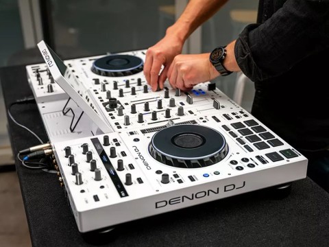 Denon DJ Prime 4 Plus - White