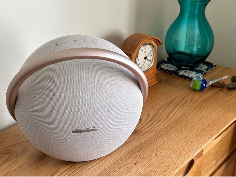 Harman Kardon Onyx Studio 8 - Champagne (New)
